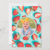 レトロフローラストロベリーベリーファースト誕生日写真 招待状 (正面)