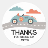 レトロブルーレースカー誕生日パーティーのお気に入り ラウンドシール (正面)