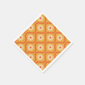 レトロホワイトフラワーオンミッドセンチュリーオレンジオギー スタンダードカクテルナプキン (角)