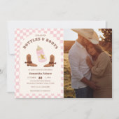 レトロボトルとブーツ女性のカーボーイ写真ベビーシャワー 招待状 (正面)