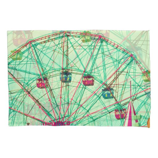 レトロポップ・アートのサマーカーニバル 枕カバー (正面)