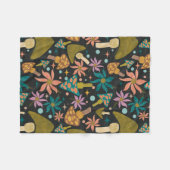 レトロマッシュルームブラックウッドランド フリースブランケット (正面(横))