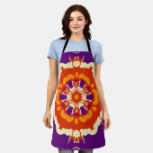レトロマンダラパープルレッドとオレンジ エプロン (着用した状態)