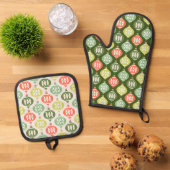 レトロミッドセンチュリーレッド&オリーブグリーンクリスマス 鍋つかみ&鍋敷きセット (トップダウン)