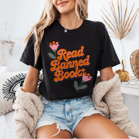 レトロミニマリストの花柄と本の虫の「検閲された本を読むべし」デザイン Tシャツ
