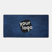 レトロミニマルシックなニュートラルネイビーブルーあなたのロゴを追加 デスクマット (正面)