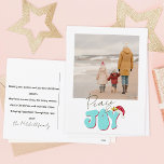 レトロミニマル1家族写真ピースジョークリスマス シーズンポストカード<br><div class="desc">このフェスティバル平和と喜びのデザインは、おもしろいの台本フォントと私の手でレトロなスタイルでアクアブルーとレッドのブロックフォントを使用して作成さ絵を描れモダン、ホリーとベリーと私の手サンタハットを持つ星にあなたの家族の写真を輝かせるために。家族の名前と文字カスタムを追加して完成！オリジナルアート：Malissa Melrose</div>