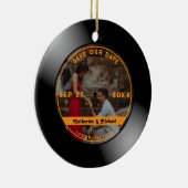 レトロミュージックビニール結婚レコード写真のラウンド セラミックオーナメント (右)