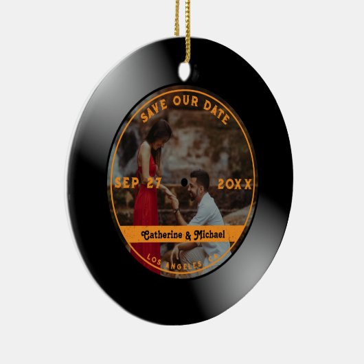 レトロミュージックビニール結婚レコード写真のラウンド セラミックオーナメント (右)