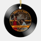 レトロミュージックビニール結婚レコード写真のラウンド セラミックオーナメント (正面)