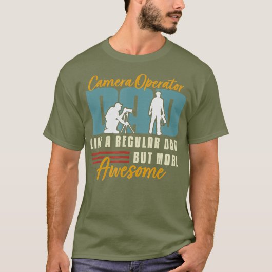 レトロムービーCamera Operatorパパ Tシャツ (正面)