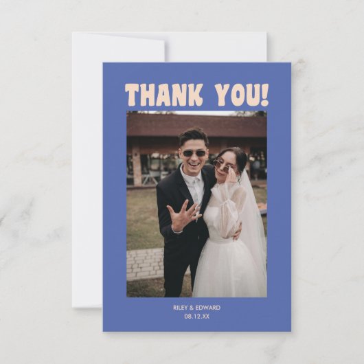 レトロモダンな大胆なタイポグラフィーの青い結婚式の写真 サンキューカード (正面)