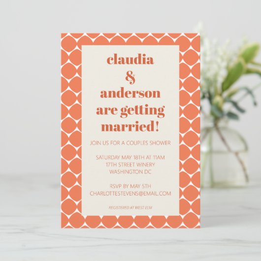 レトロモダンオレンジ色の幾何学的な形状カップルのシャワー 招待状 (スタンド正面)