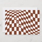 レトロモダンシック市松模様にテラコッタ日付を保存 招待状 (裏面)