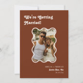 レトロモダンシック市松模様にテラコッタ日付を保存 招待状 (正面)