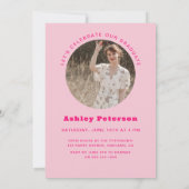 レトロモダンピンクタイポグラフィ2写真卒業 招待状 (裏面)