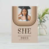 レトロモダンブラウンおよび中性の卒業 招待状 (スタンド正面)