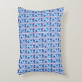 レトロモダンブルー三角形のジオメトリパターン アクセントクッション (正面(垂直))