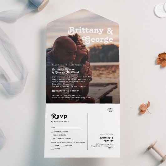 レトロモダンレタリングの色あせた写真シールと送信 オールインワン招待状