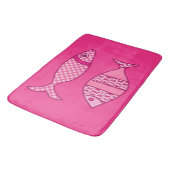 レトロモダン魚、明るい赤紫色、ライトピンク バスマット (アングル)
