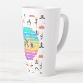 レトロヨガ鮮やかの流れの調和 カフェラテマグ (右アングル)