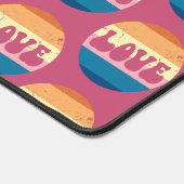 レトロラブタイポグラフィオンヴィンテージサンセットストライプズ デスクマット (コーナー)