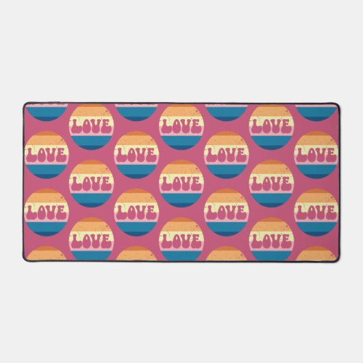 レトロラブタイポグラフィオンヴィンテージサンセットストライプズ デスクマット (正面)