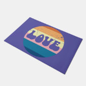 レトロラブタイポグラフィオンヴィンテージサンセットストライプズ ドアマット (アングル)