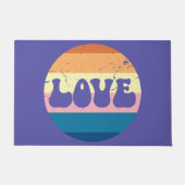 レトロラブタイポグラフィオンヴィンテージサンセットストライプズ ドアマット (正面)