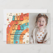 レトロレインボーファイブはVibe Groovy第5誕生日 招待状 (正面)