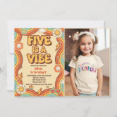 レトロレインボーファイブはVibe Groovy第5誕生日 招待状 (正面)