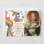 レトロレインボーファイブはVibe Groovy第5誕生日 招待状 (正面)