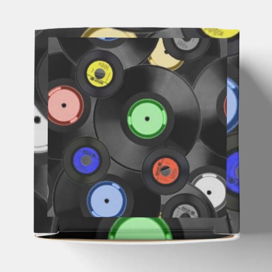 レトロレコードの正方形の優先ボックス フェイバーボックス (上部)