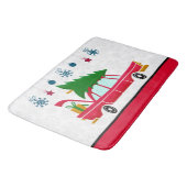 レトロレッドカー運ズのクリスマスツリー バスマット (アングル)