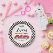 レトロレッドレースカーツーファーストボーイ誕生日 ペーパープレート (パーティー)