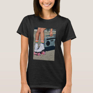 レトロロおもしろいラースケート80のローラディスコスケートで滑る Tシャツ