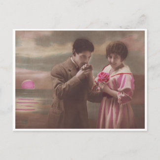 レトロロマンチックなカップルアットムーンライズポストカード ポストカード