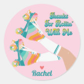 レトロローラスケートで滑る誕生日パーティーサンキューユユー ラウンドシール (正面)