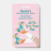 レトロローラスケートで滑る誕生日パーティーピンク バッジ (表面)