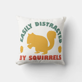 レトロヴィンテージがリスに気を取られやすい クッション