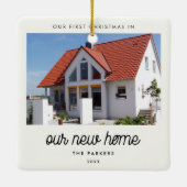 レトロヴィンテージのクリスマスを私たちの新しいホームフォトで セラミックオーナメント (裏面)