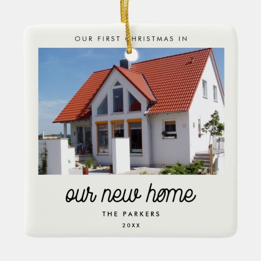 レトロヴィンテージのクリスマスを私たちの新しいホームフォトで セラミックオーナメント (正面)