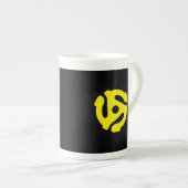 レトロヴィンテージイエロー45スペーサーDJ ボーンチャイナマグカップ (正面右)