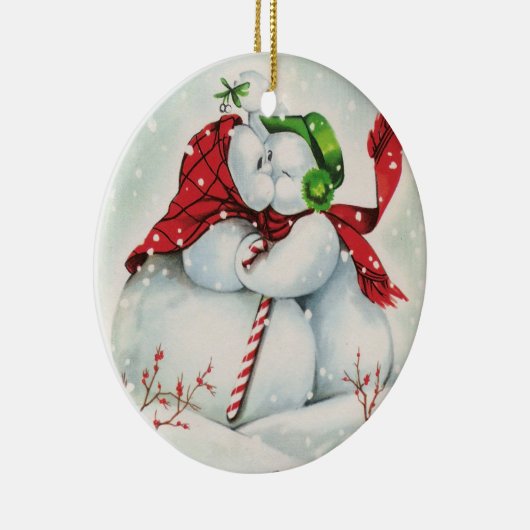レトロヴィンテージキスをするスノーカップルホリデー セラミックオーナメント (右)