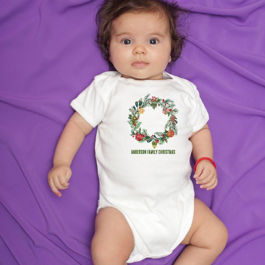 レトロヴィンテージクリスマスリースファミリー名カスタム ベビーボディスーツ