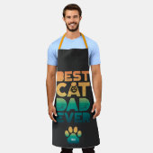 レトロヴィンテージサンセットファーザーズ最高のデイキャットパパエバー エプロン (着用した状態)