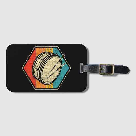 レトロヴィンテージスネアドラム – マーチングバンドドラムライン ラゲッジタグ (正面横)