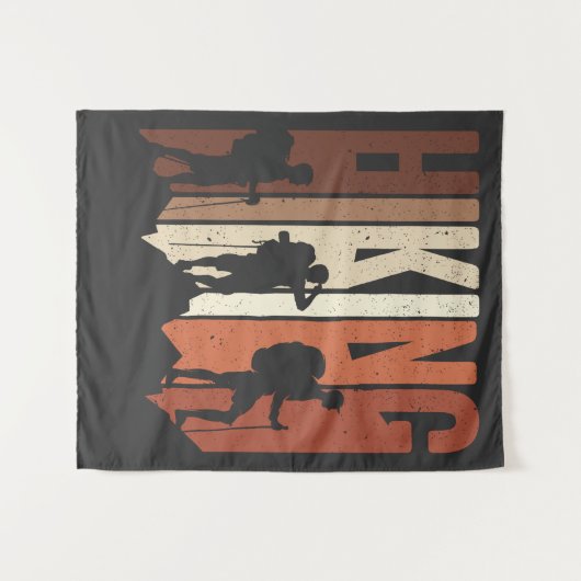 レトロヴィンテージハイキングシャツハイキングをテーマにした冒険 タペストリー (正面(横))