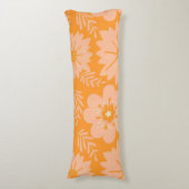 レトロヴィンテージピーチファズオレンジフラワーパターン ボディピロー (正面縦)