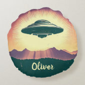 レトロヴィンテージUFOアットサンセットパーソナライズされた ラウンドクッション (裏面)